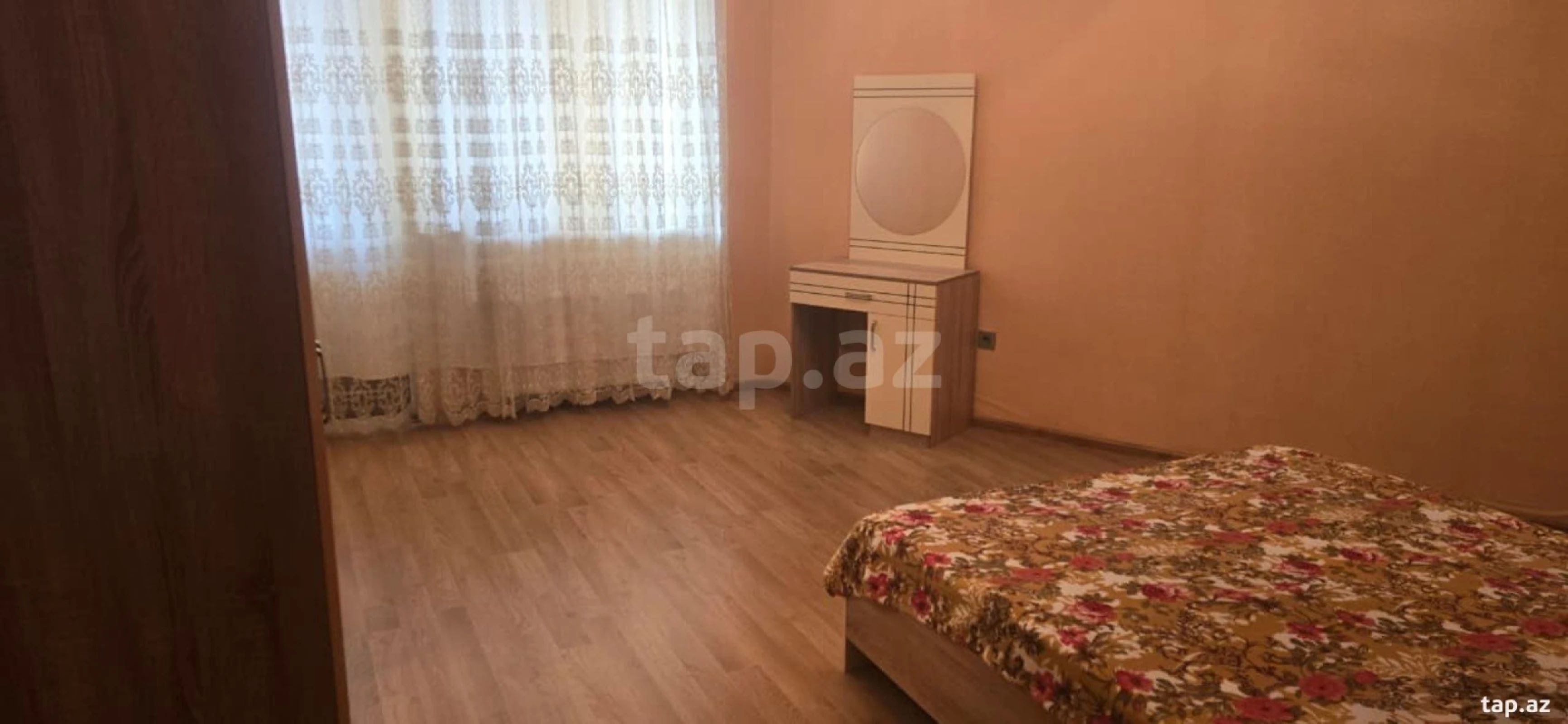 Kirayə verilir 3 otaqlı yeni tikili 150 m²