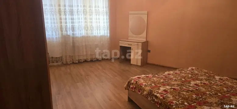 Kirayə verilir 3 otaqlı yeni tikili 150 m²