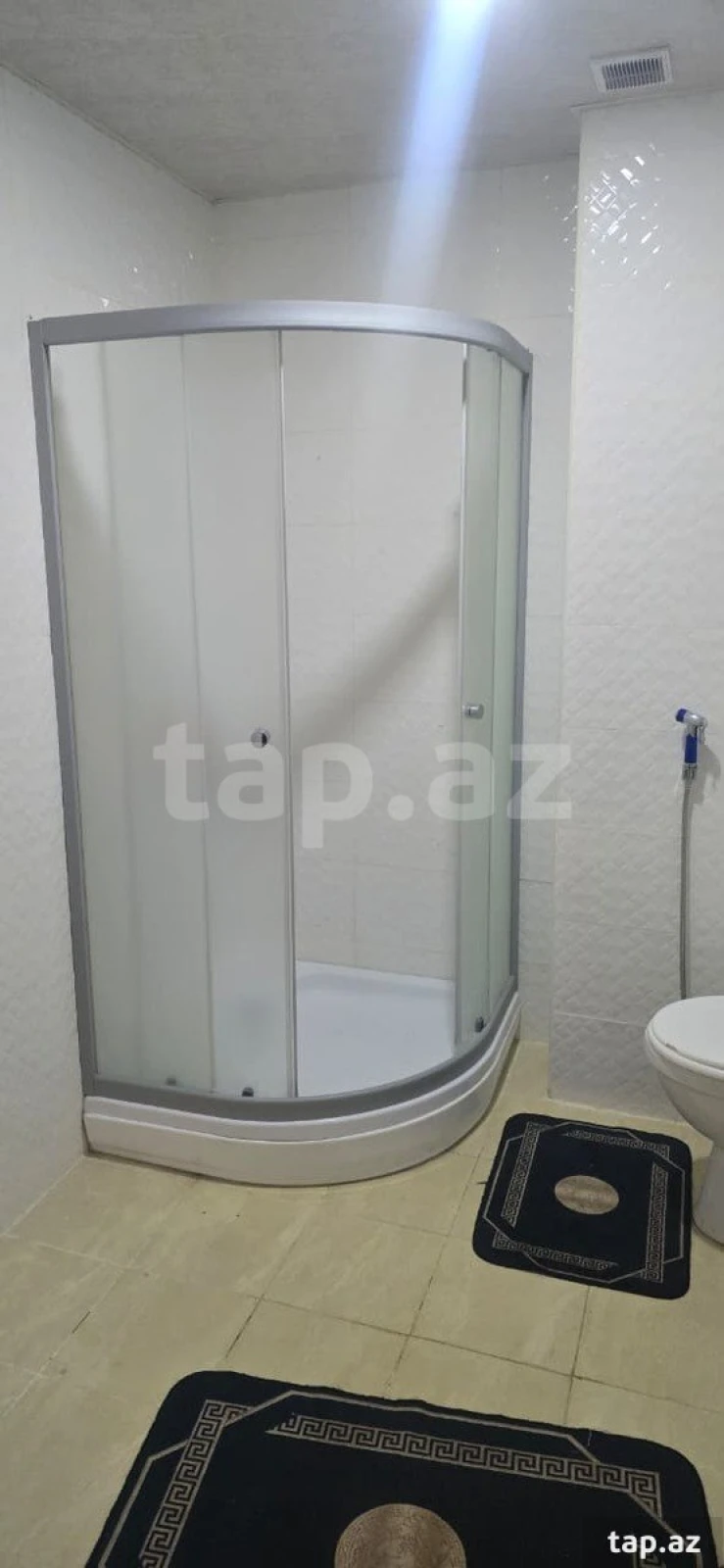 Kirayə verilir 3 otaqlı yeni tikili 150 m²