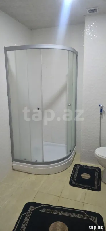 Kirayə verilir 3 otaqlı yeni tikili 150 m²