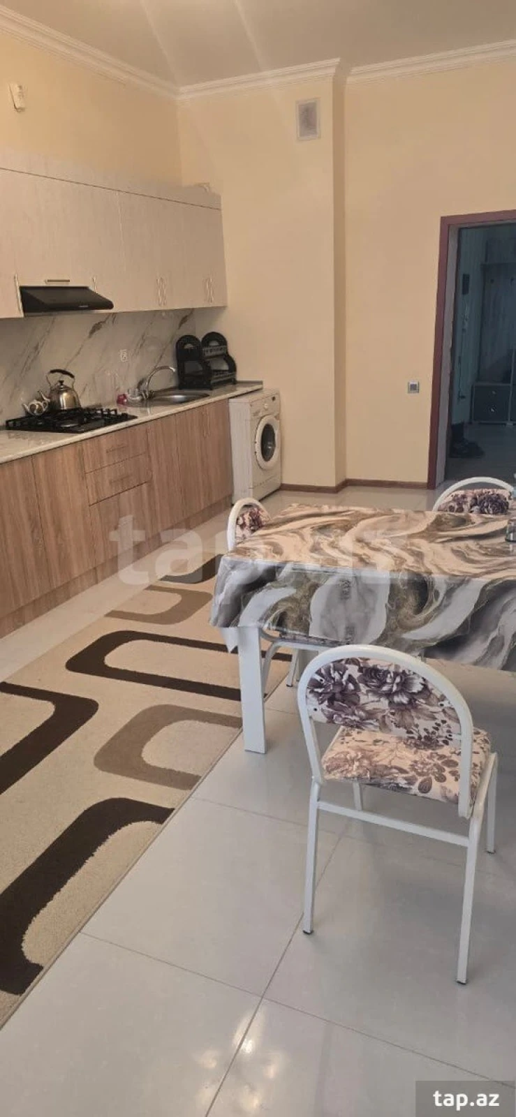 Kirayə verilir 3 otaqlı yeni tikili 150 m²