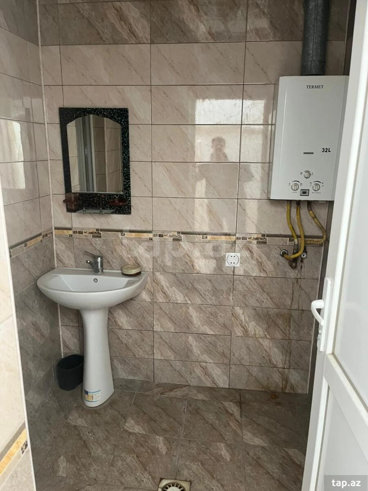 Kirayə verilir 3 otaqlı həyət evi