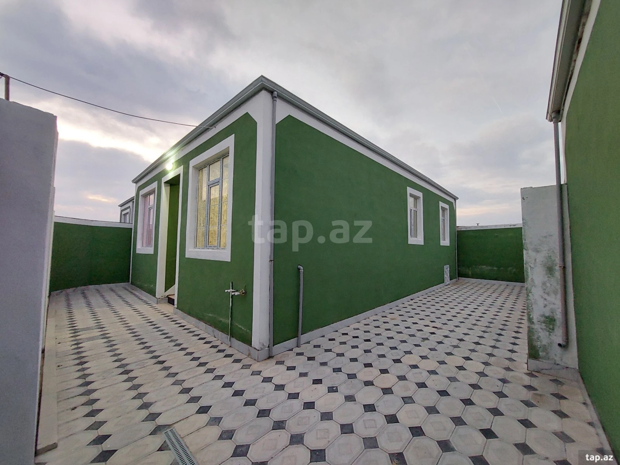 Satılır 4 otaqlı həyət evi