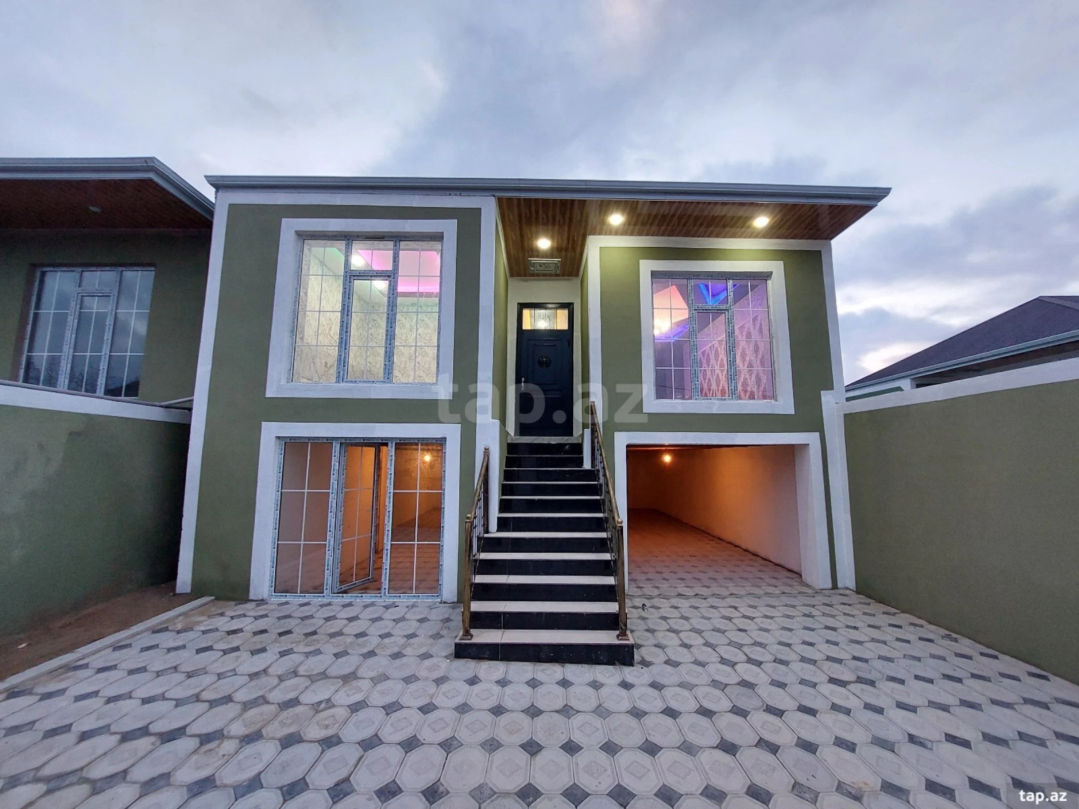 Satılır 4 otaqlı həyət evi 200 m²