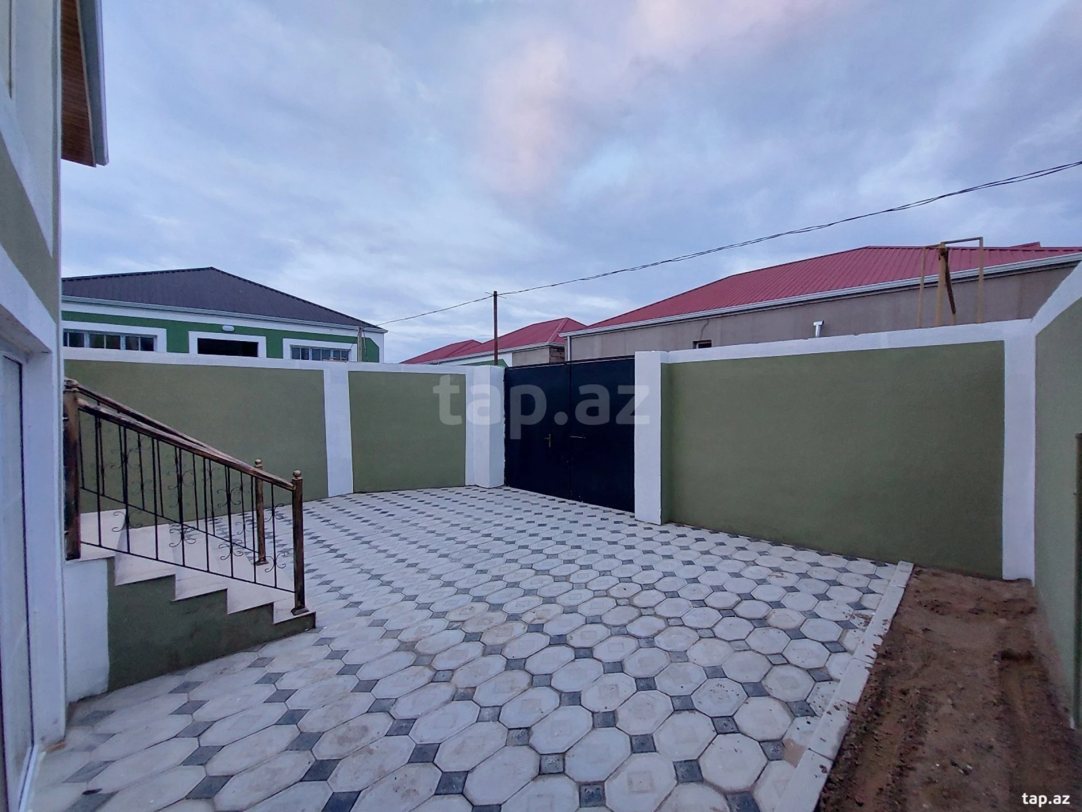 Satılır 4 otaqlı həyət evi 200 m²