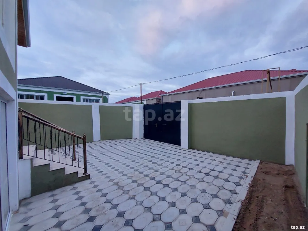 Satılır 4 otaqlı həyət evi 200 m²