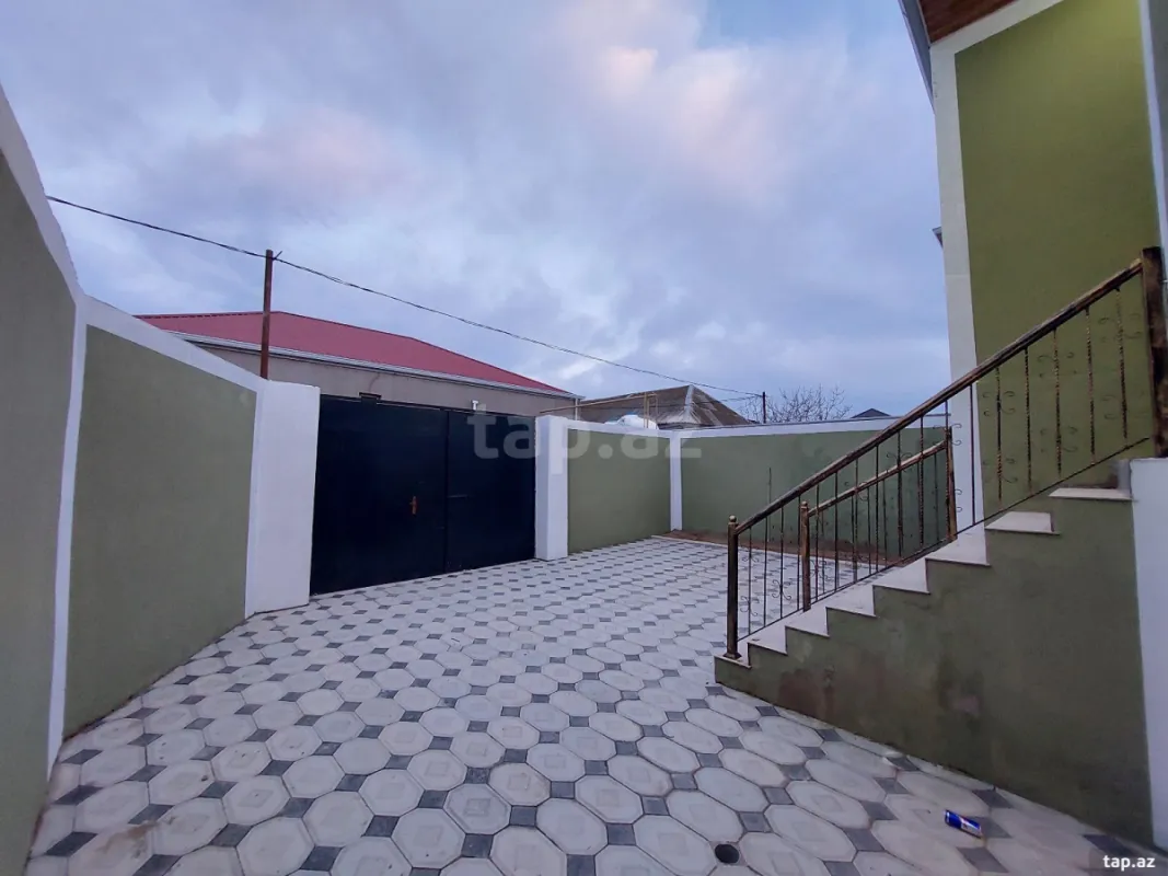 Satılır 4 otaqlı həyət evi 200 m²