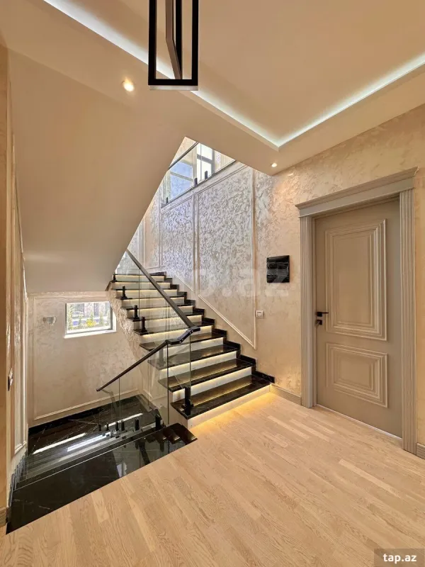 Satılır 7 otaqlı həyət evi