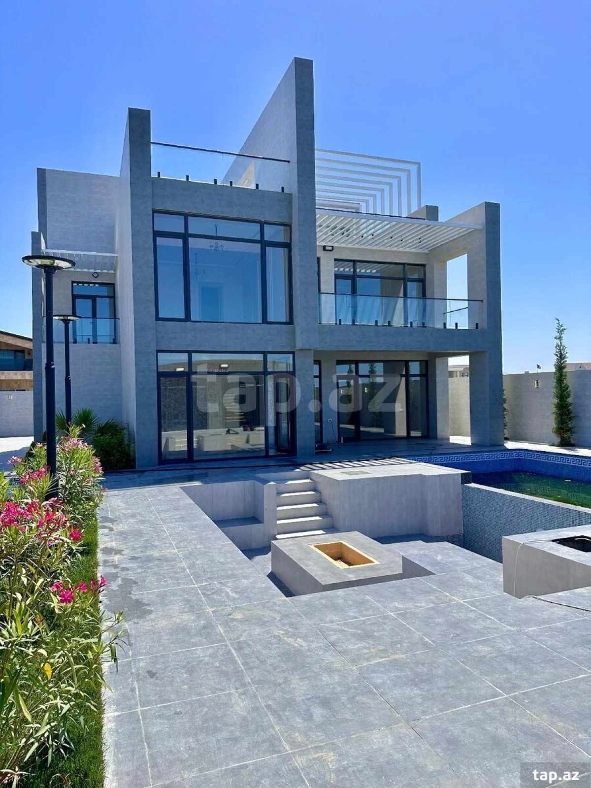 Satılır 7 otaqlı həyət evi