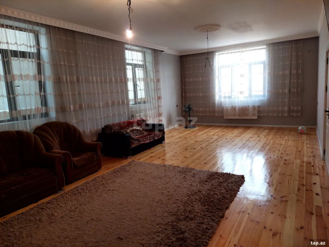 Satılır 6 otaqlı həyət evi