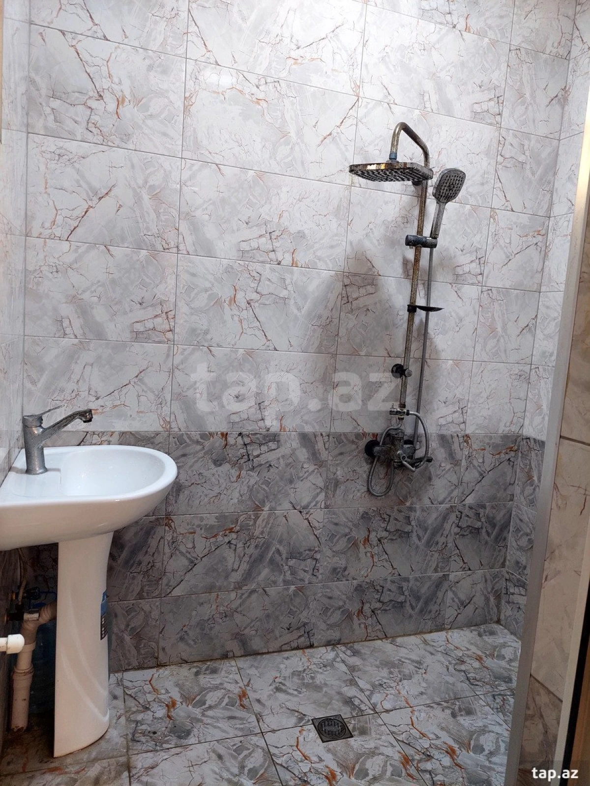 Satılır 6 otaqlı həyət evi