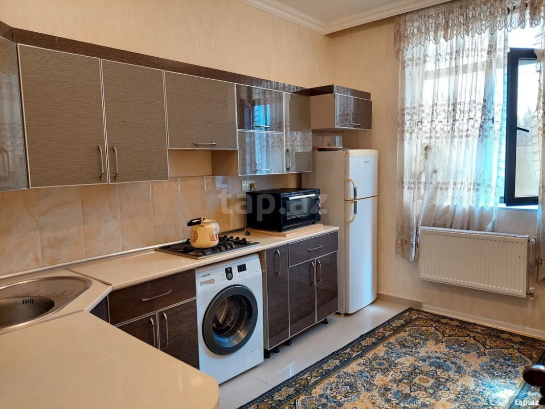 Satılır 6 otaqlı həyət evi