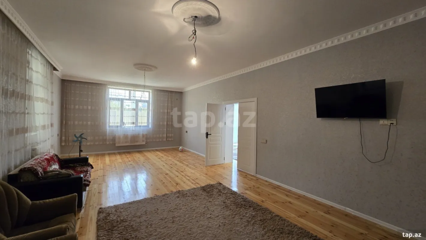 Satılır 6 otaqlı həyət evi