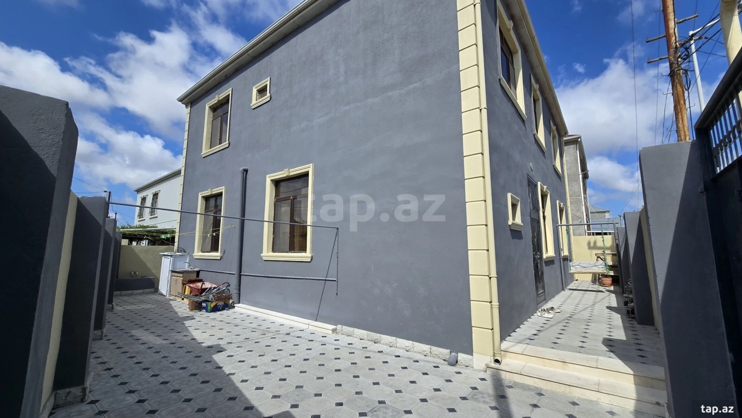 Satılır 6 otaqlı həyət evi