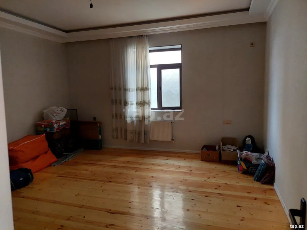 Satılır 6 otaqlı həyət evi