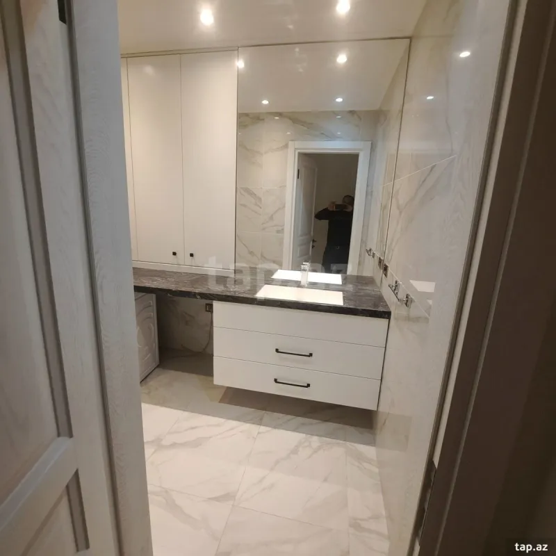 Kirayə verilir 3 otaqlı yeni tikili 120 m²