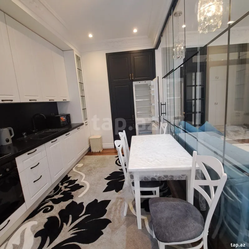 Kirayə verilir 3 otaqlı yeni tikili 120 m²