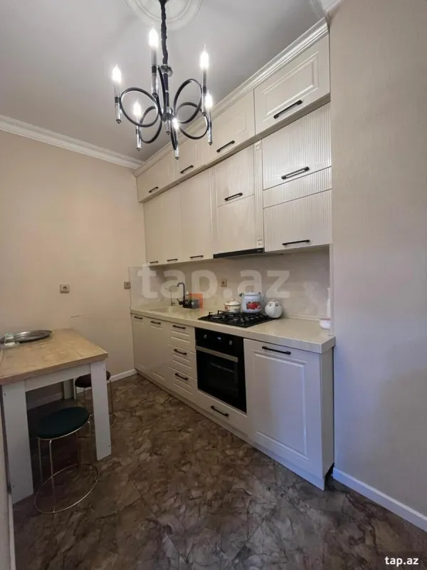 Kirayə verilir 3 otaqlı yeni tikili 125 m²