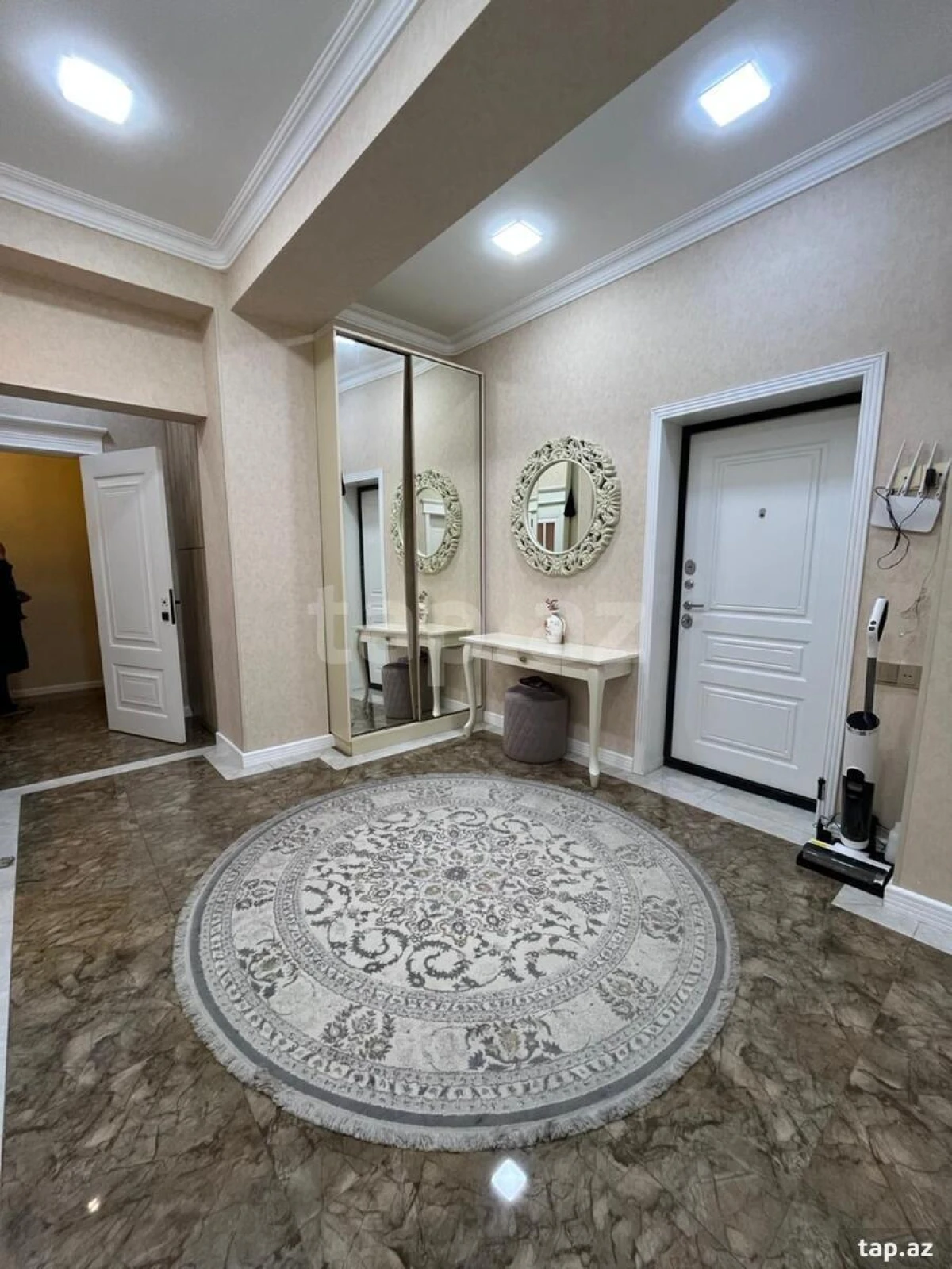 Kirayə verilir 3 otaqlı yeni tikili 125 m²