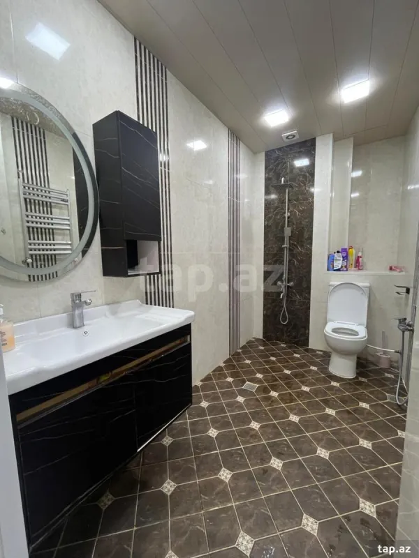 Kirayə verilir 3 otaqlı yeni tikili 125 m²