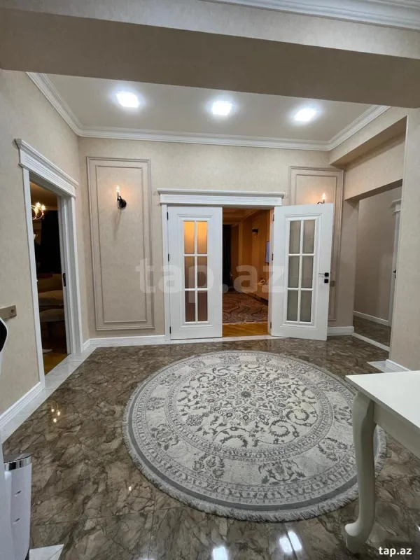 Kirayə verilir 3 otaqlı yeni tikili 125 m²