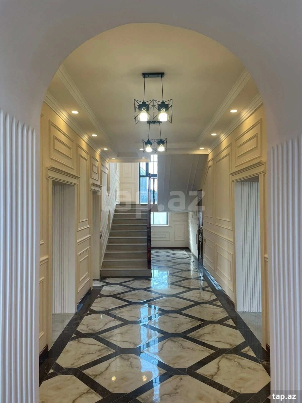 Satılır 6 otaqlı həyət evi