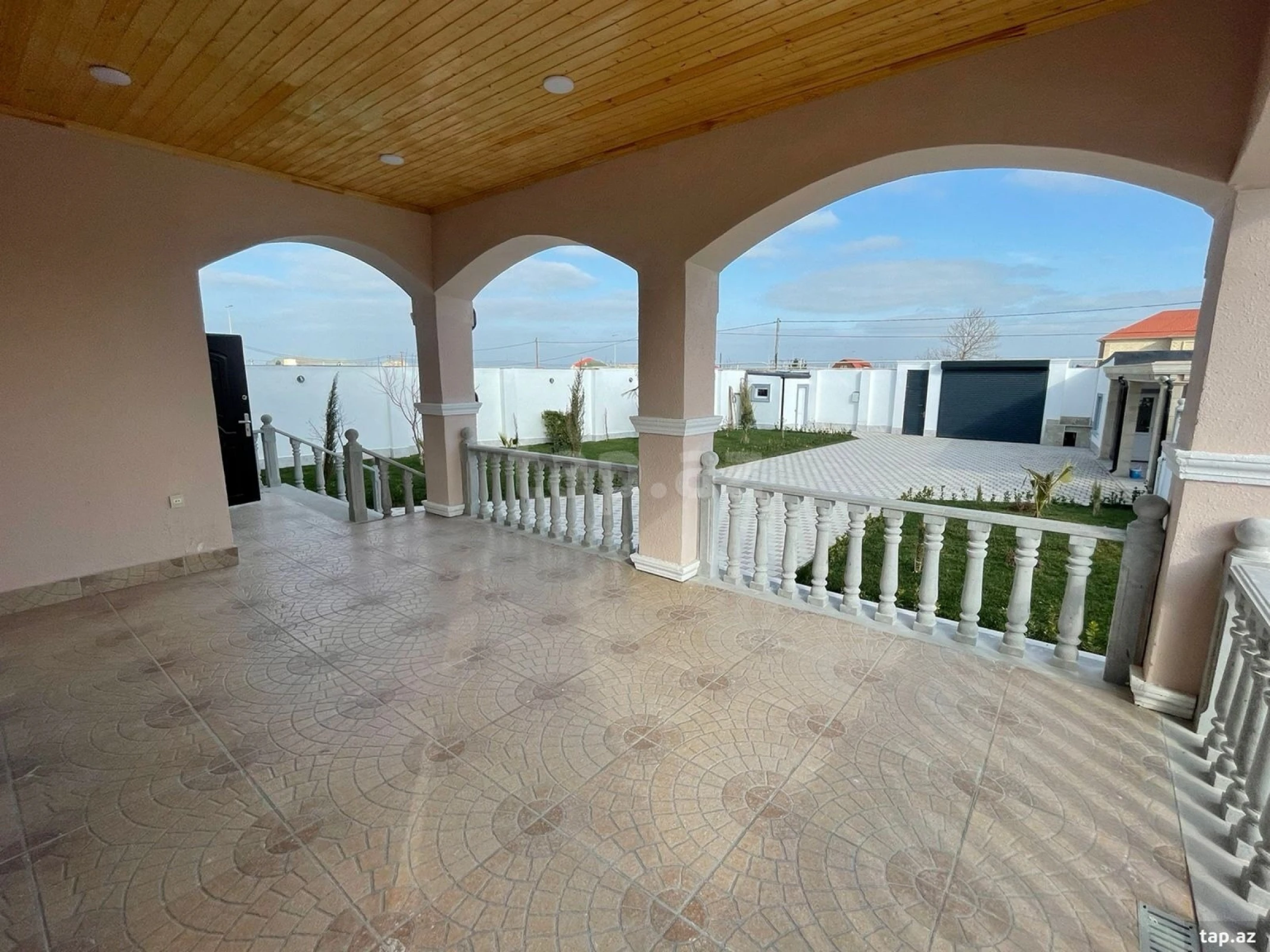 Satılır 6 otaqlı həyət evi