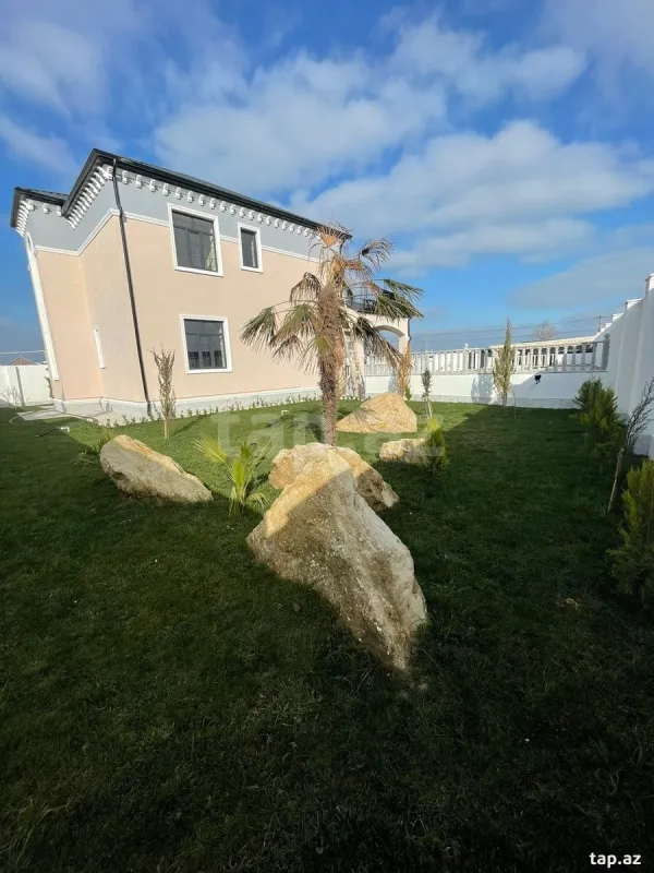 Satılır 6 otaqlı həyət evi