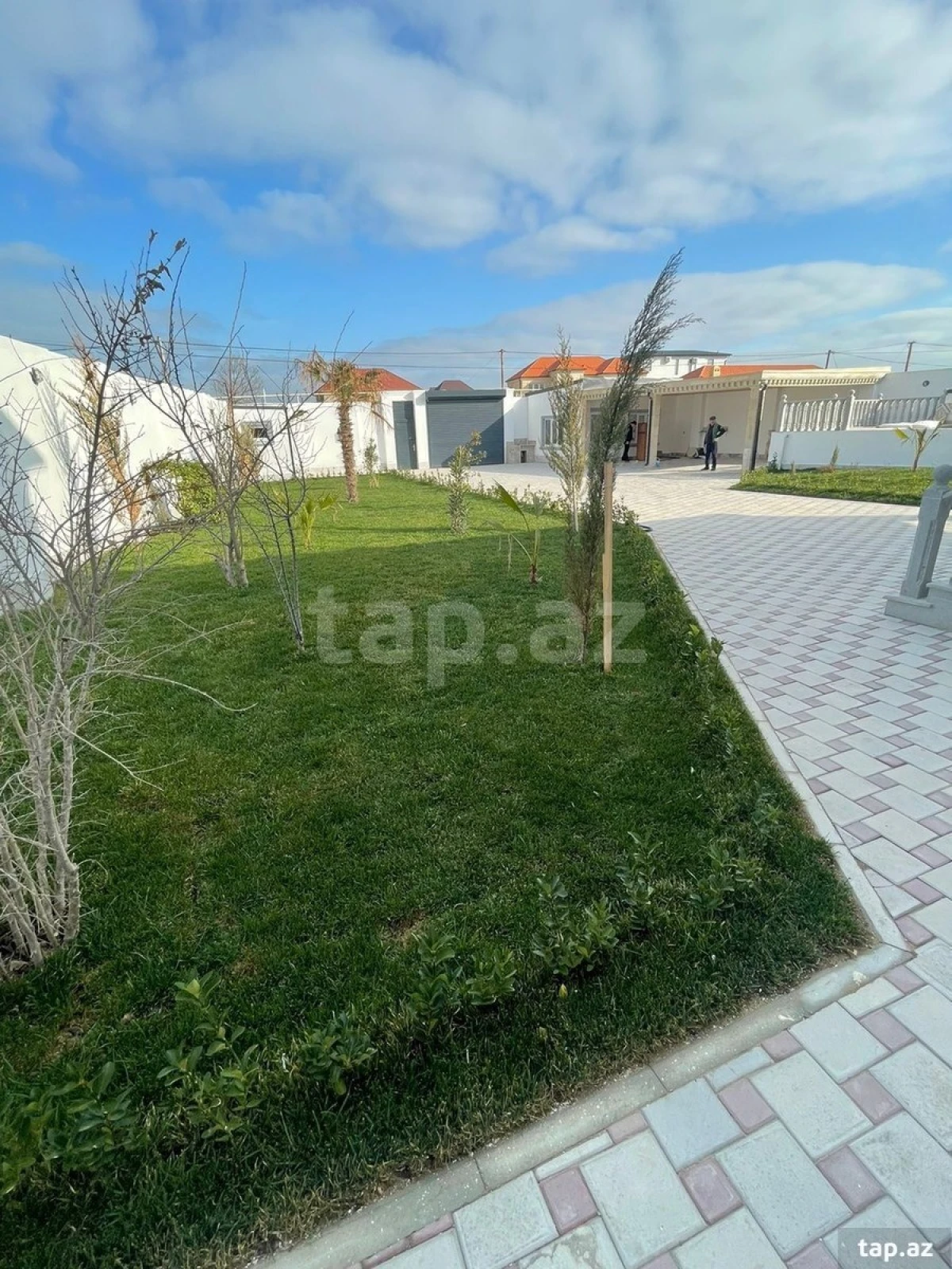 Satılır 6 otaqlı həyət evi