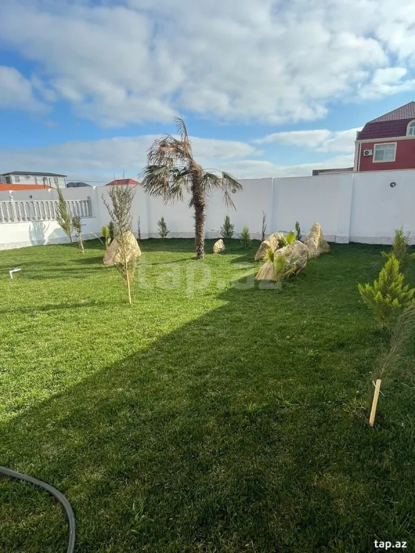 Satılır 6 otaqlı həyət evi