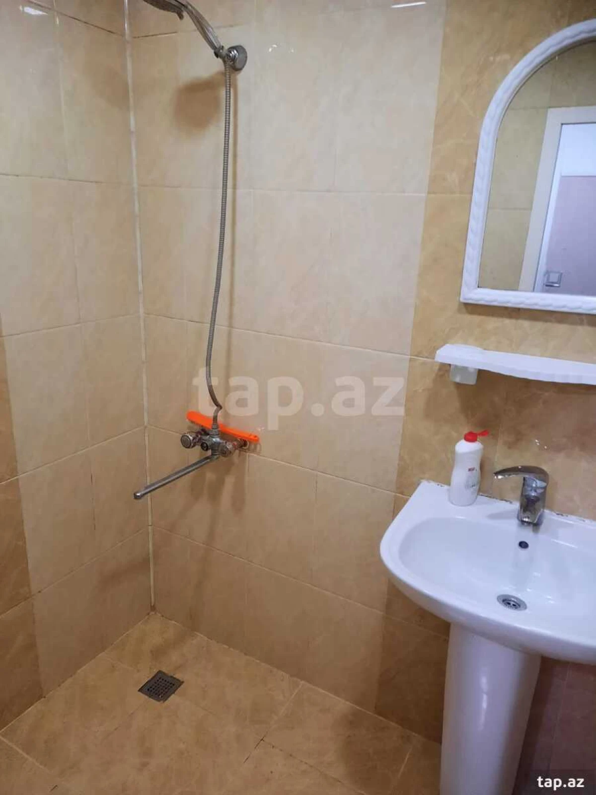 Kirayə verilir 2 otaqlı mənzil 70 m²