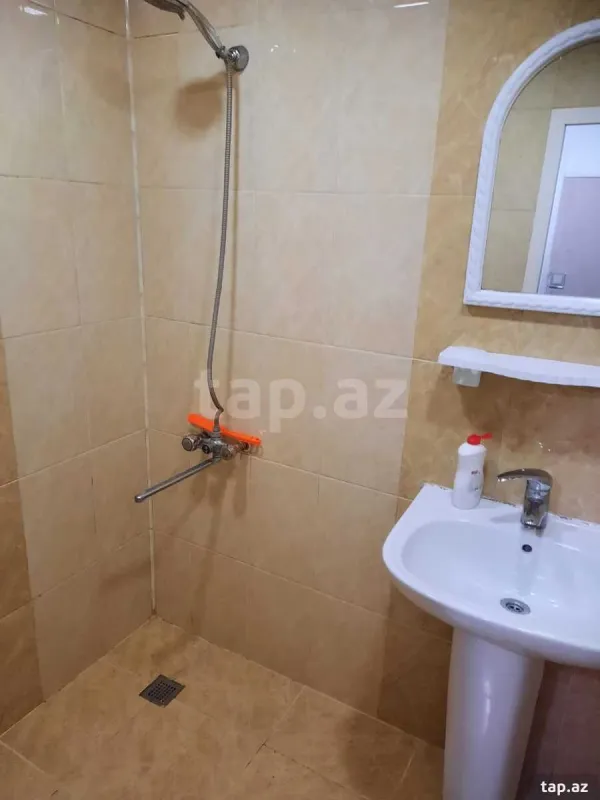 Kirayə verilir 2 otaqlı mənzil 70 m²