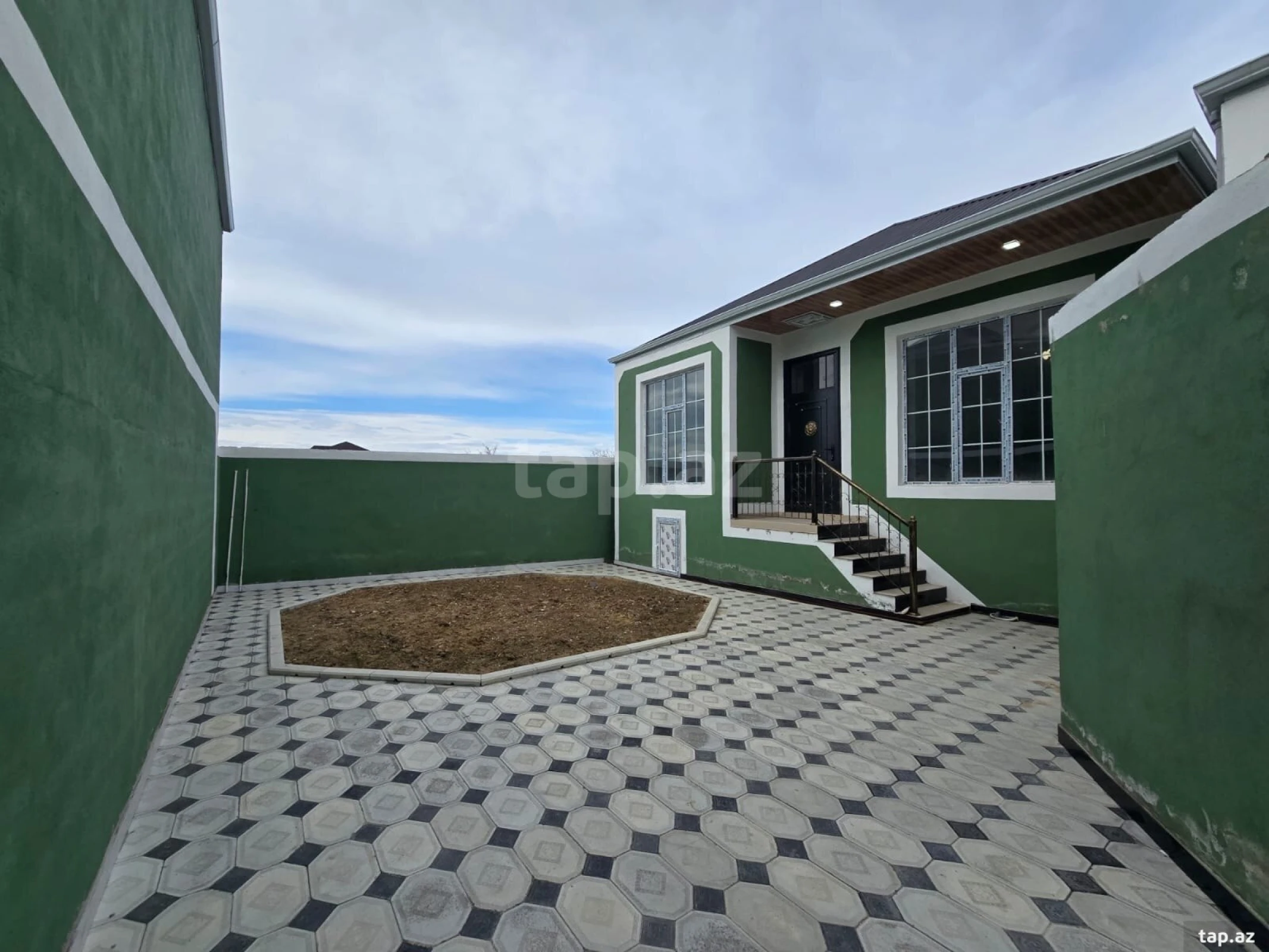 Satılır 4 otaqlı həyət evi