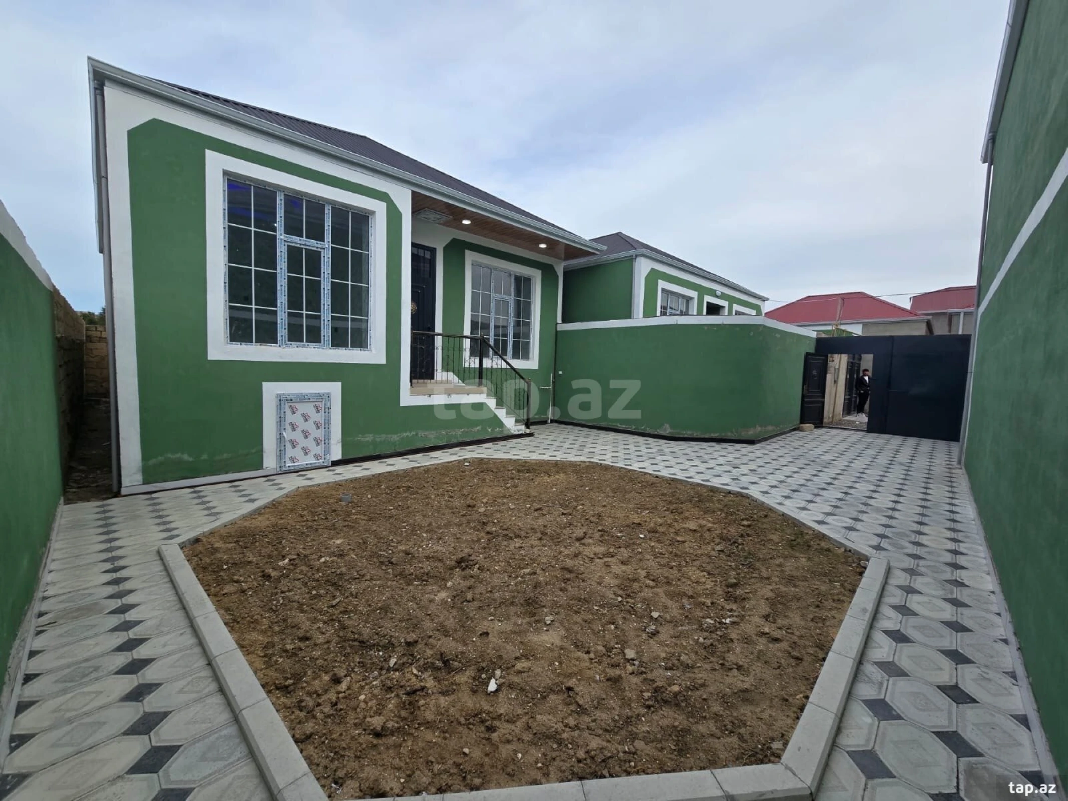 Satılır 4 otaqlı həyət evi