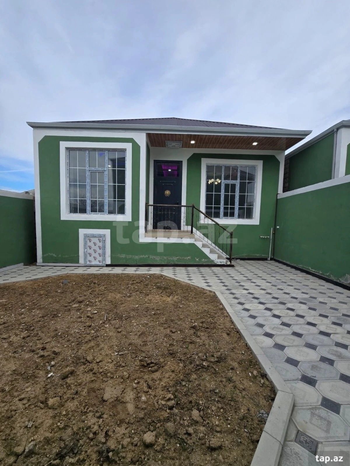 Satılır 4 otaqlı həyət evi