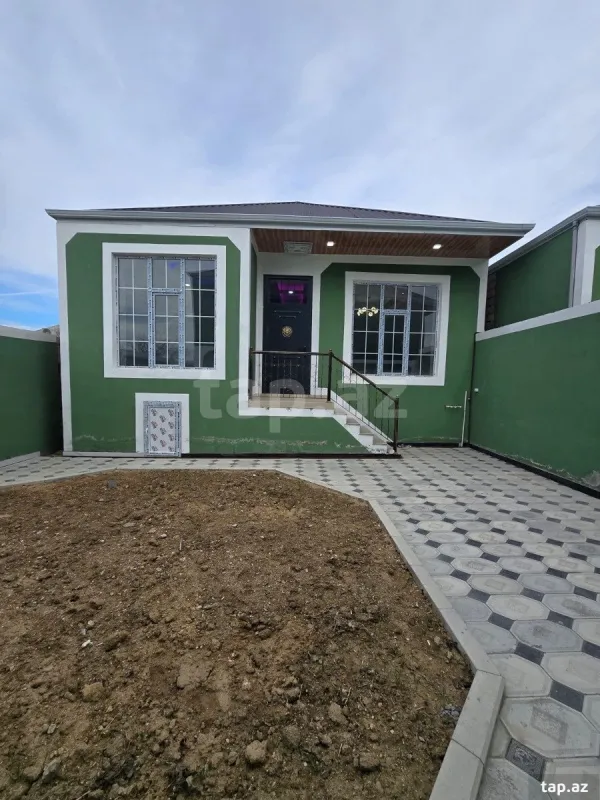 Satılır 4 otaqlı həyət evi