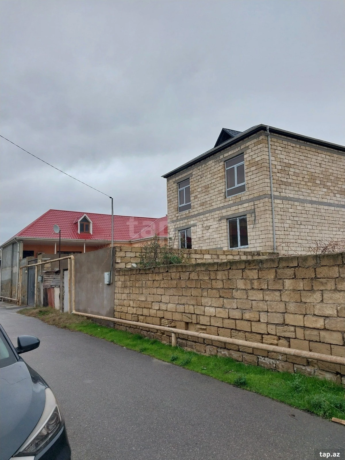 Satılır 5 otaqlı həyət evi