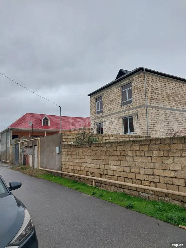 Satılır 5 otaqlı həyət evi