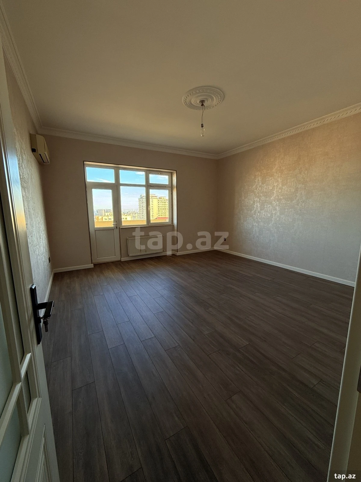 Satılır 3 otaqlı yeni tikili 120 m²
