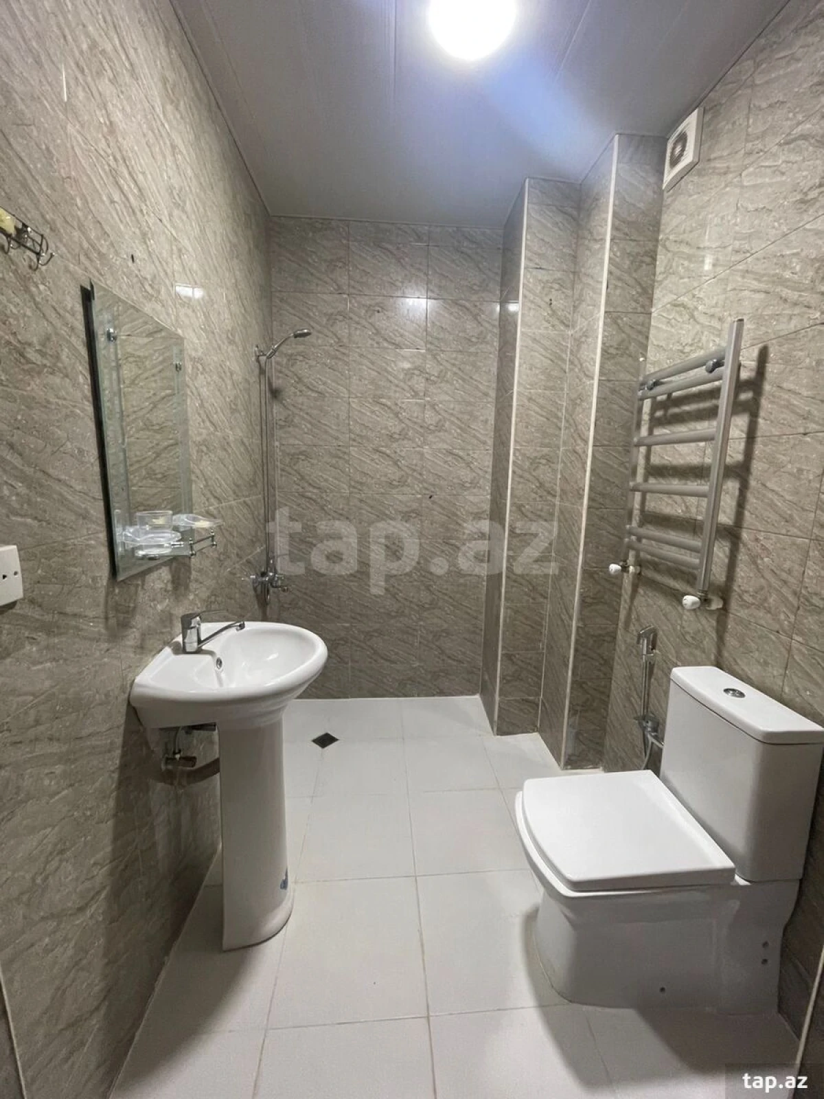 Kirayə verilir 2 otaqlı yeni tikili 60 m²