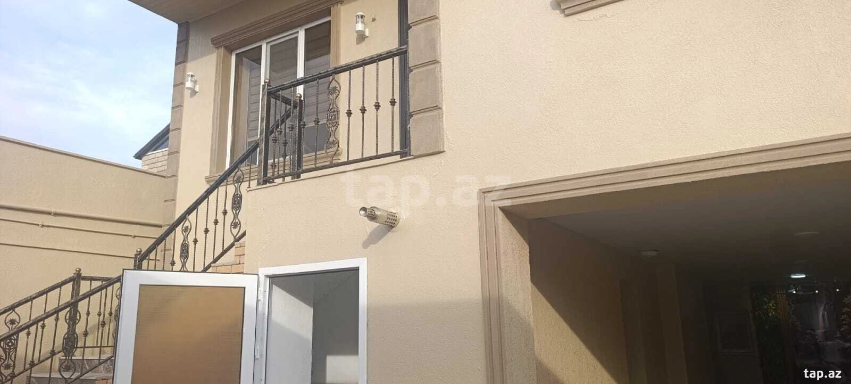 Satılır 6 otaqlı həyət evi