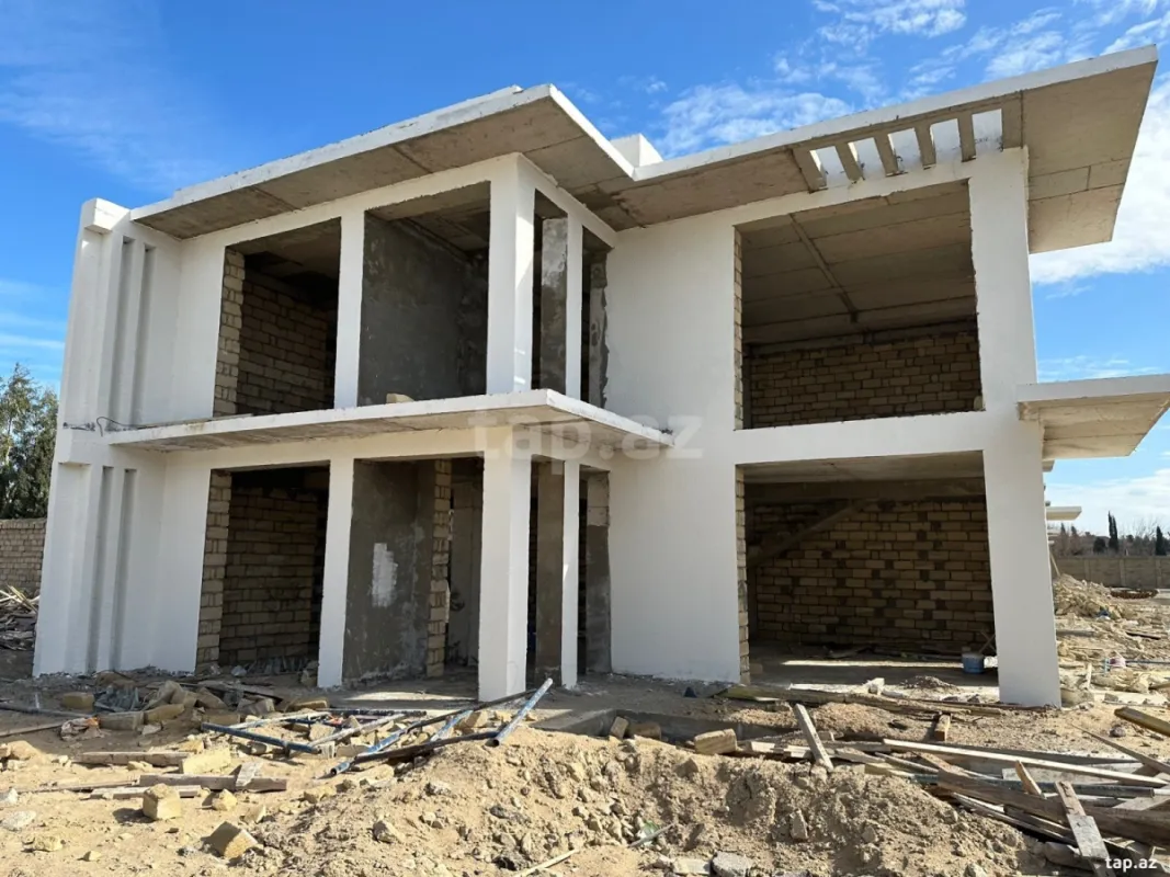 Satılır 5 otaqlı həyət evi