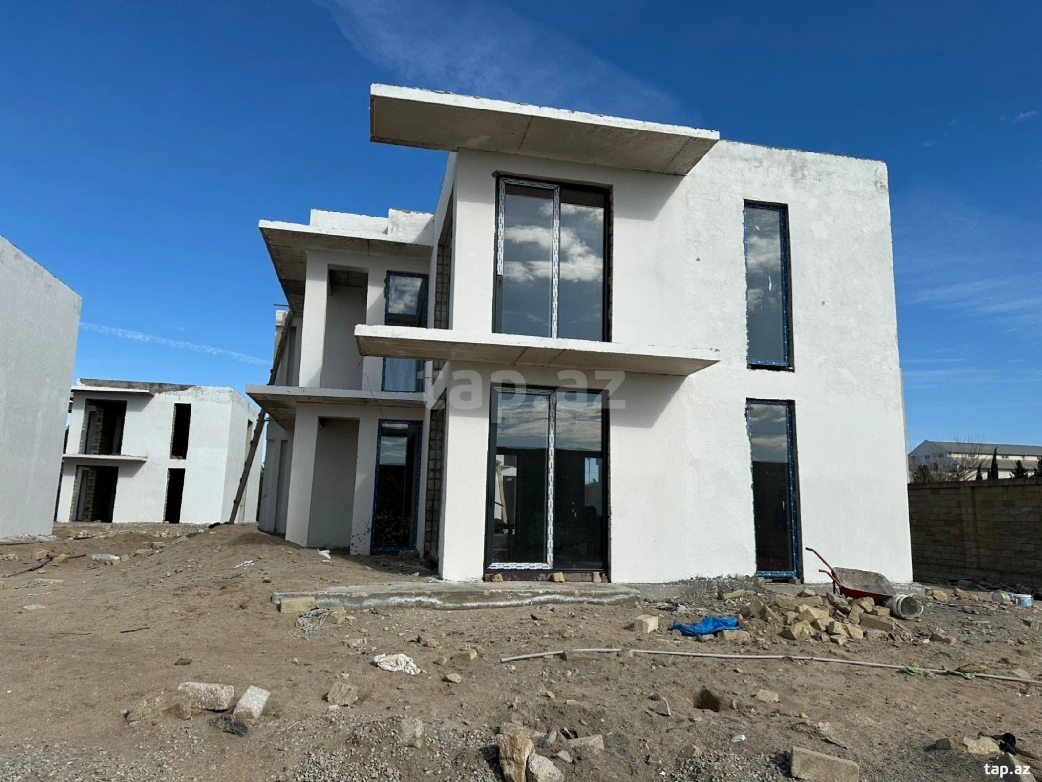 Satılır 5 otaqlı həyət evi