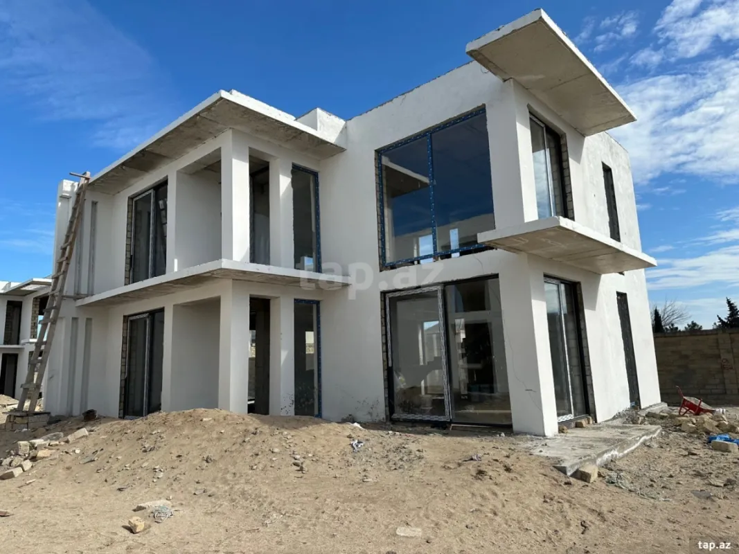 Satılır 5 otaqlı həyət evi