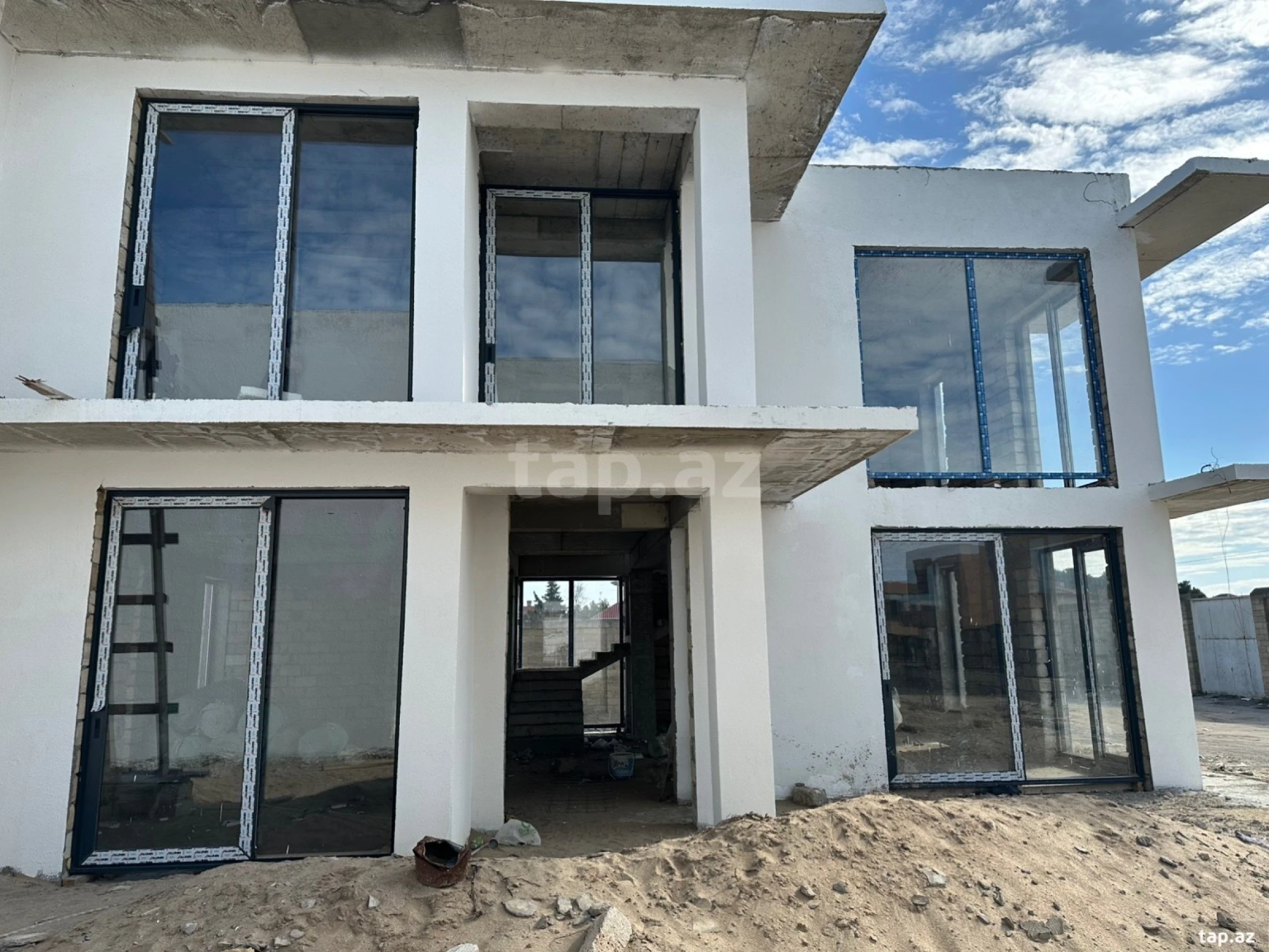 Satılır 5 otaqlı həyət evi