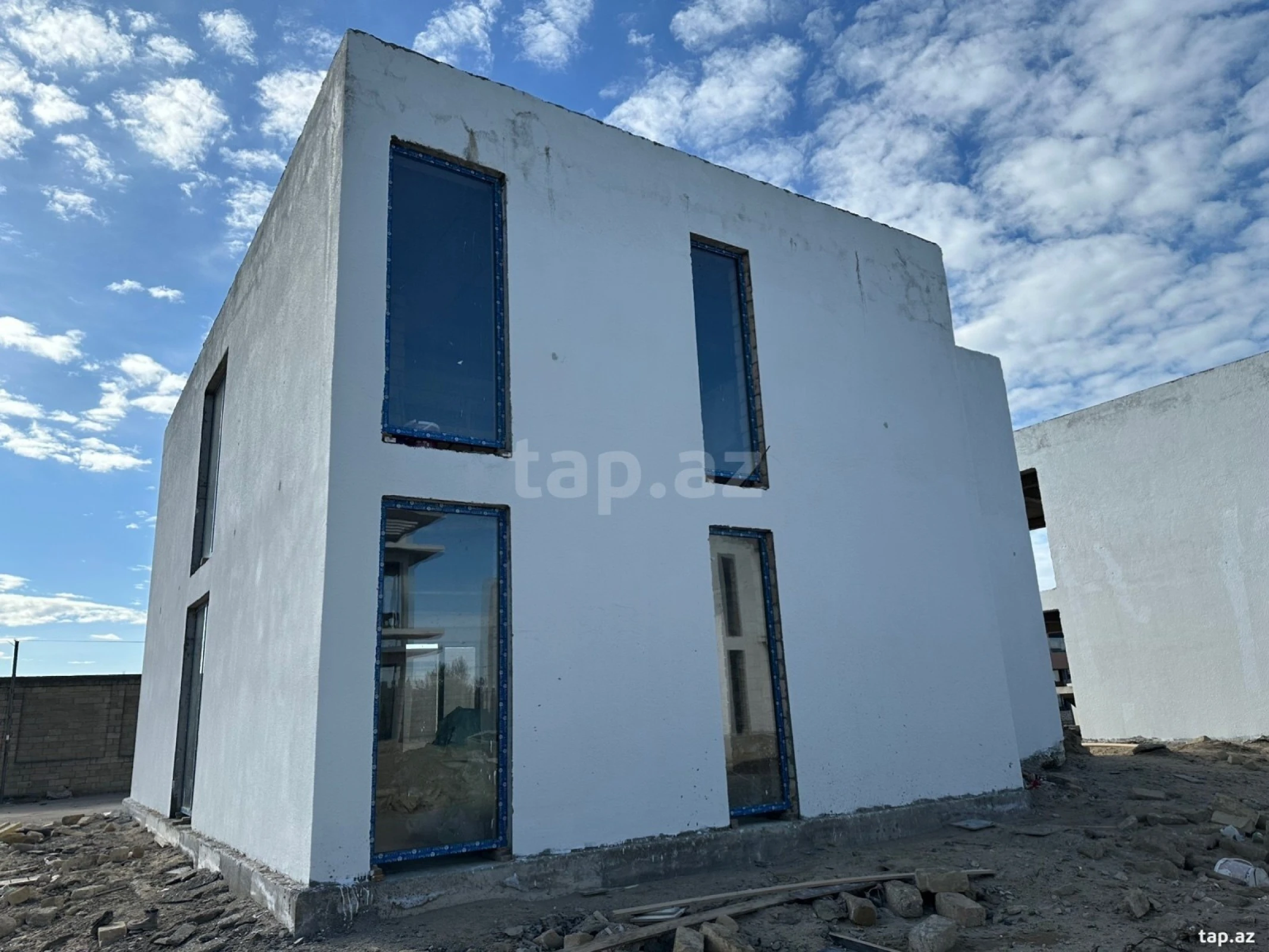 Satılır 5 otaqlı həyət evi