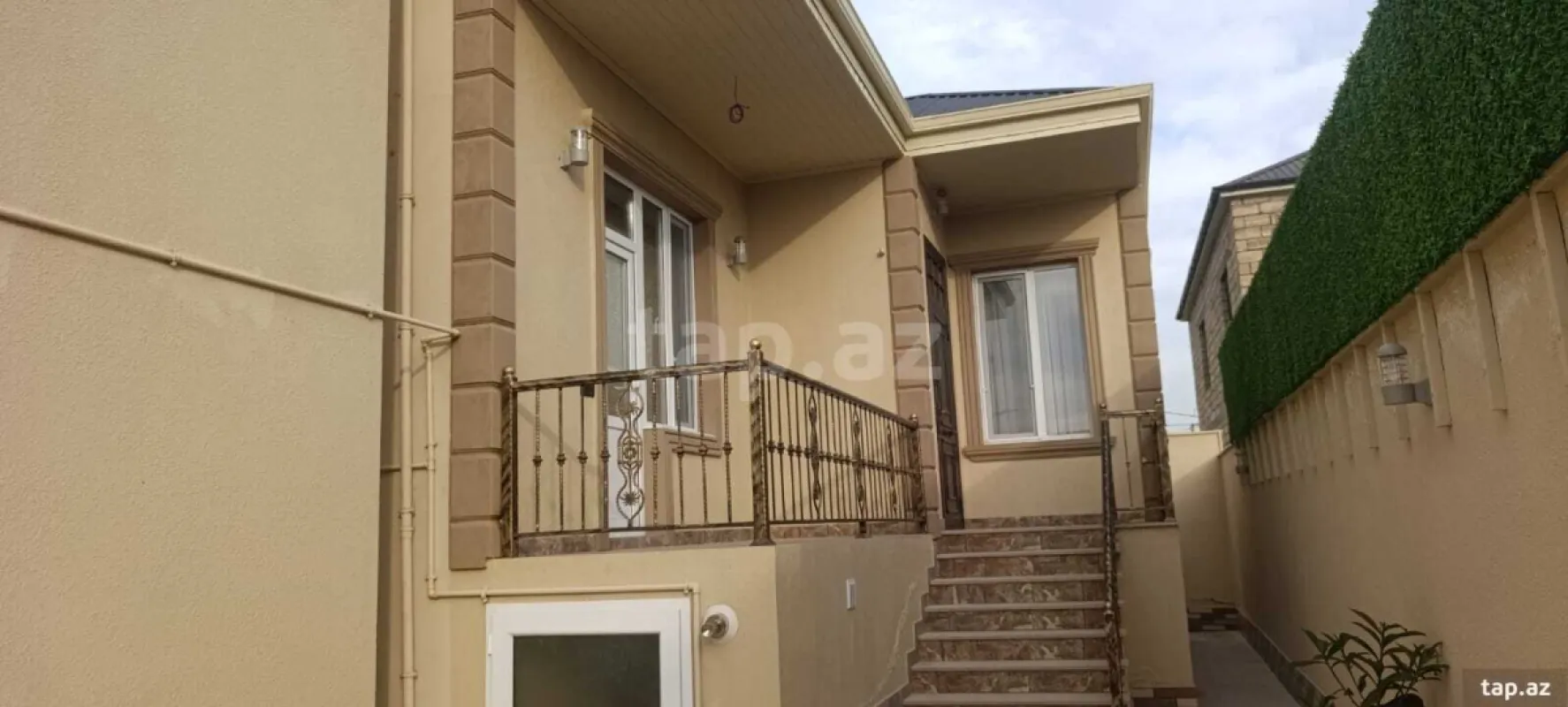 Satılır 4 otaqlı həyət evi