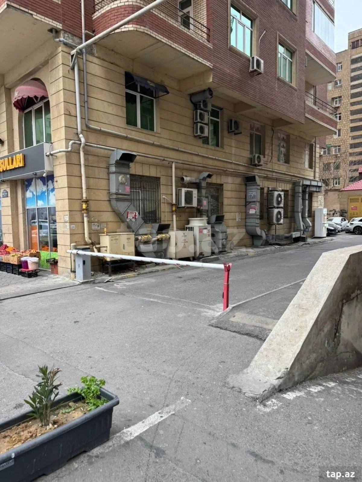 Kirayə verilir 3 otaqlı yeni tikili 156 m²