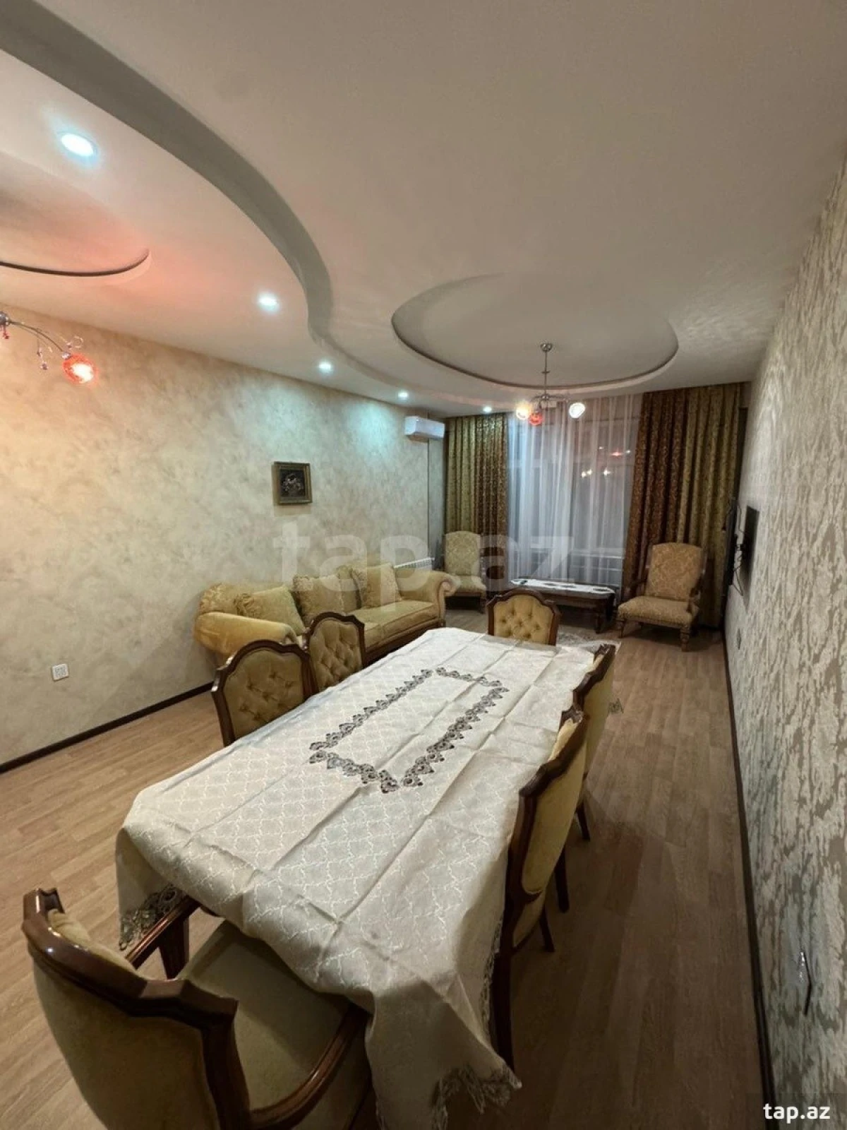 Kirayə verilir 3 otaqlı yeni tikili 156 m²