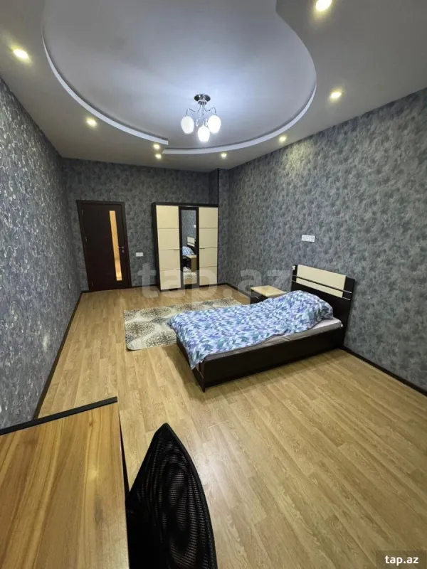 Kirayə verilir 3 otaqlı yeni tikili 156 m²